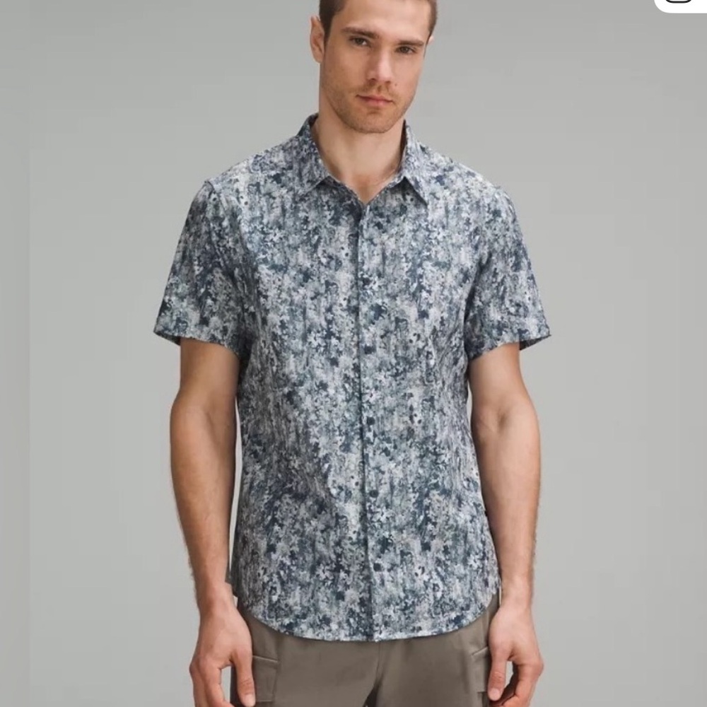 Lululemon Men’s Short Sleeve Button down Airy Easy